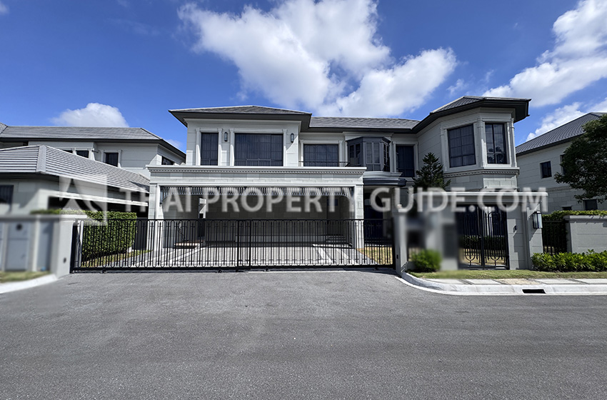 House with Shared Pool in Krung Thep Kritha 